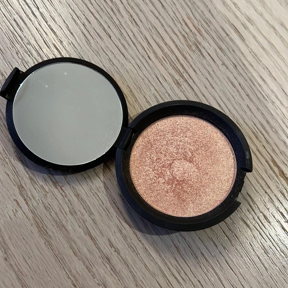BECCA SHIMMERING SKIN PERFECTOR PRESSED HIGHLIGHTER - CHAMPAGNE POP